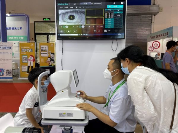 colombo iol光学生物测量仪体验展会上,莫廷03展出的第二代光学