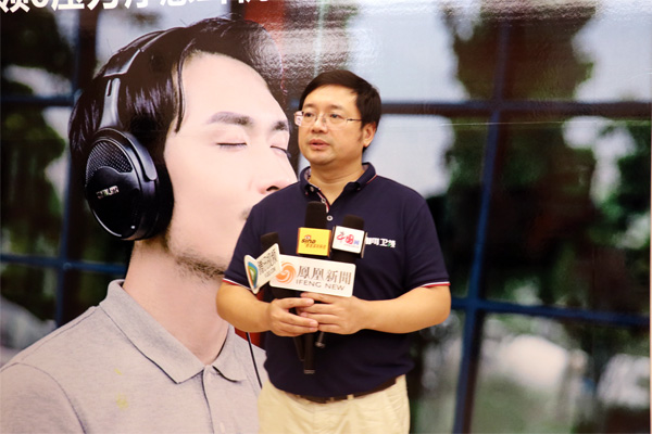 卫领耳机总工程师张轶平接受媒体采访