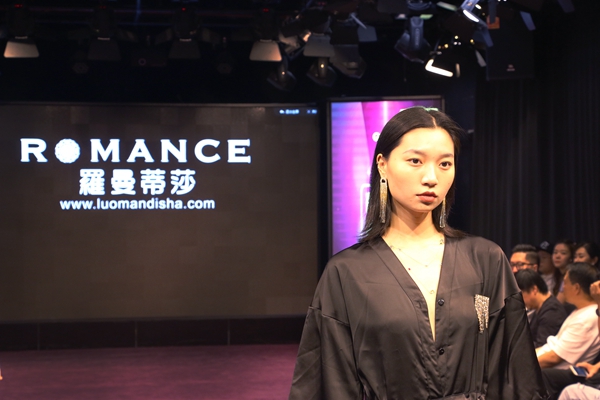 首饰直播间现场直播 1574409394738322.jpg