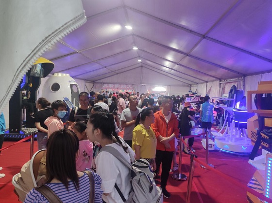 乌兰察布暑假好去处！银河幻影VR航天航空体验展亮相美食节！