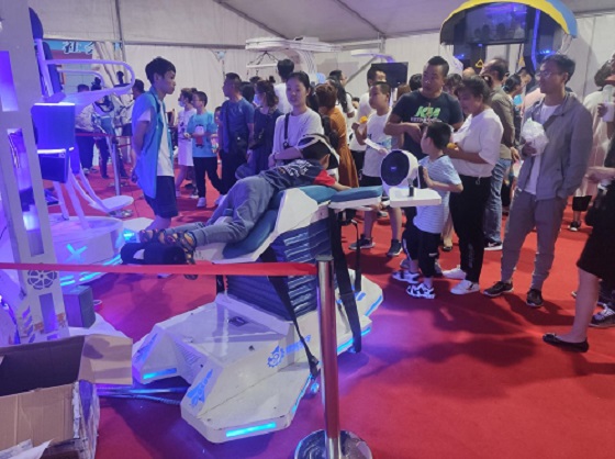 乌兰察布暑假好去处！银河幻影VR航天航空体验展亮相美食节！