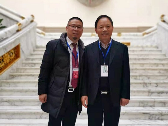 灸大夫亮相第五届全国艾灸学术研讨会.jpg