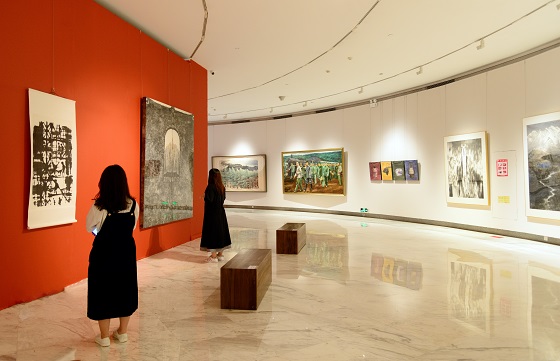 “从老区到特区——庆祝中国共产党成立100周年”深圳市美术作品展暨书法、摄影作品展开展