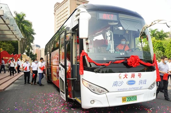 1637831182541065.jpg 红色巴士.jpg