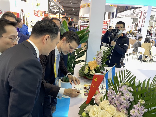 第五届中国国际进口博览会阿根廷馆开幕式暨阿根廷(上海)创新中心与合作伙伴战略协议签约仪式隆重举行