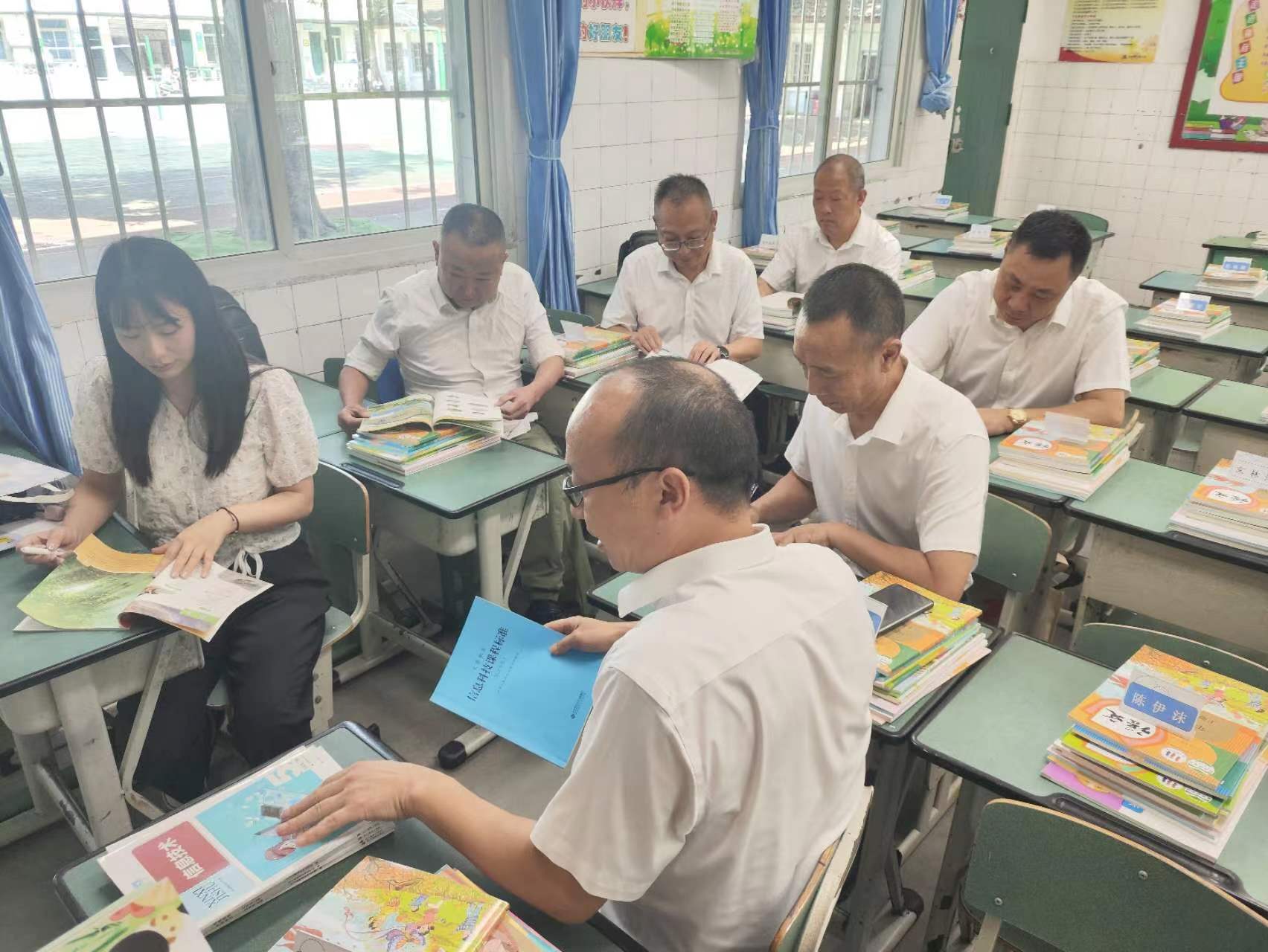 学习新课标，我们在行动 (6).jpg