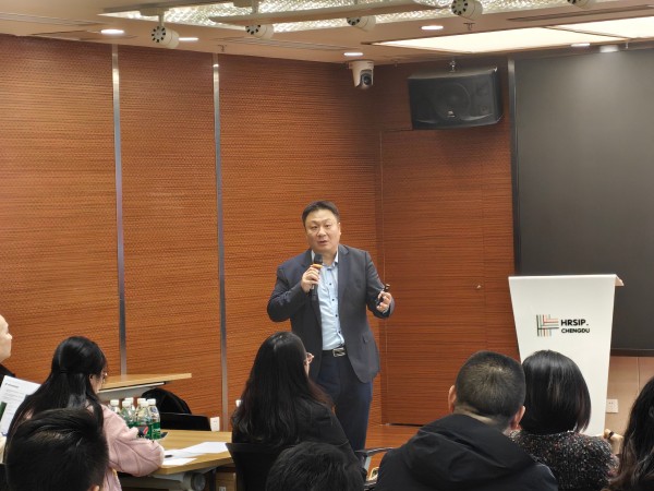 "智面玄赏"成都沙龙：AI 领航，TO B 销售生态合作新征程