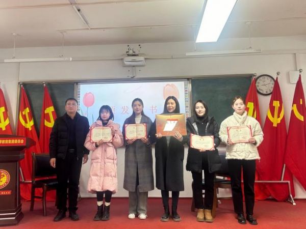 绵阳市第二中学开展第三期班主任心理沙龙活动