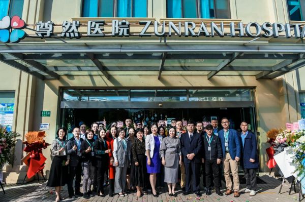 推进专科深度合作，上海尊然医院与镜林医生集团举行消化内镜专科开业仪式