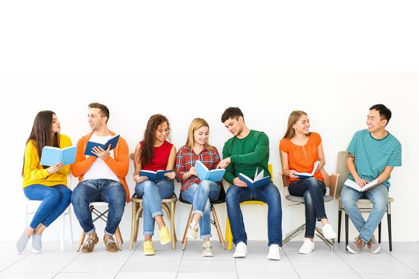 孩子眼睛在成长，护眼灯怎能“一个标准用到老”？