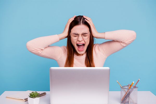 孩子眼睛在成长，护眼灯怎能“一个标准用到老”？