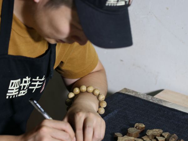 日常佩戴达拉干沉香怎么选？靠谱品牌整理